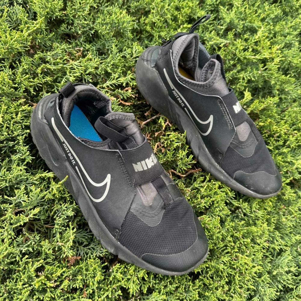 Nike Flex Runner 2 Big Kids' Road Running Shoes Size 4Y Black Sneakers - Picture 2 of 13